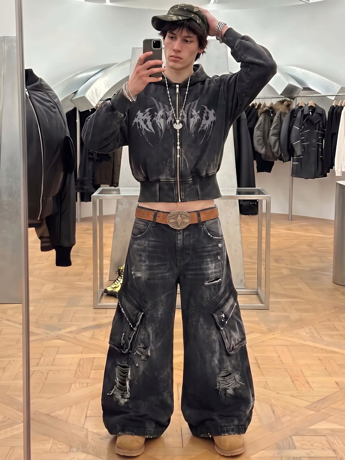 Schwarze Cargo Jeans – Spiegelfoto | XoKool