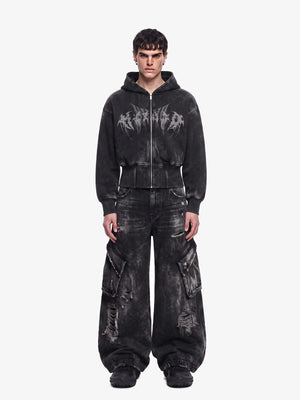 Schwarze Cargo Jeans – am Model, Ganzkörper von vorne | XoKool