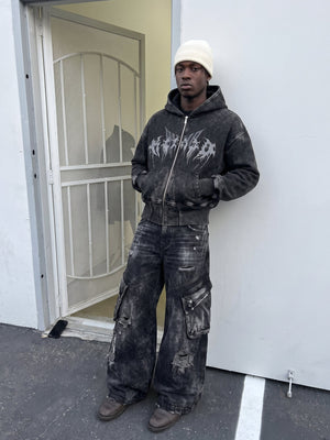 Schwarze Baggy Cargo Jeans mit Acid-Wash-Rissen – Streetfoto | XoKool