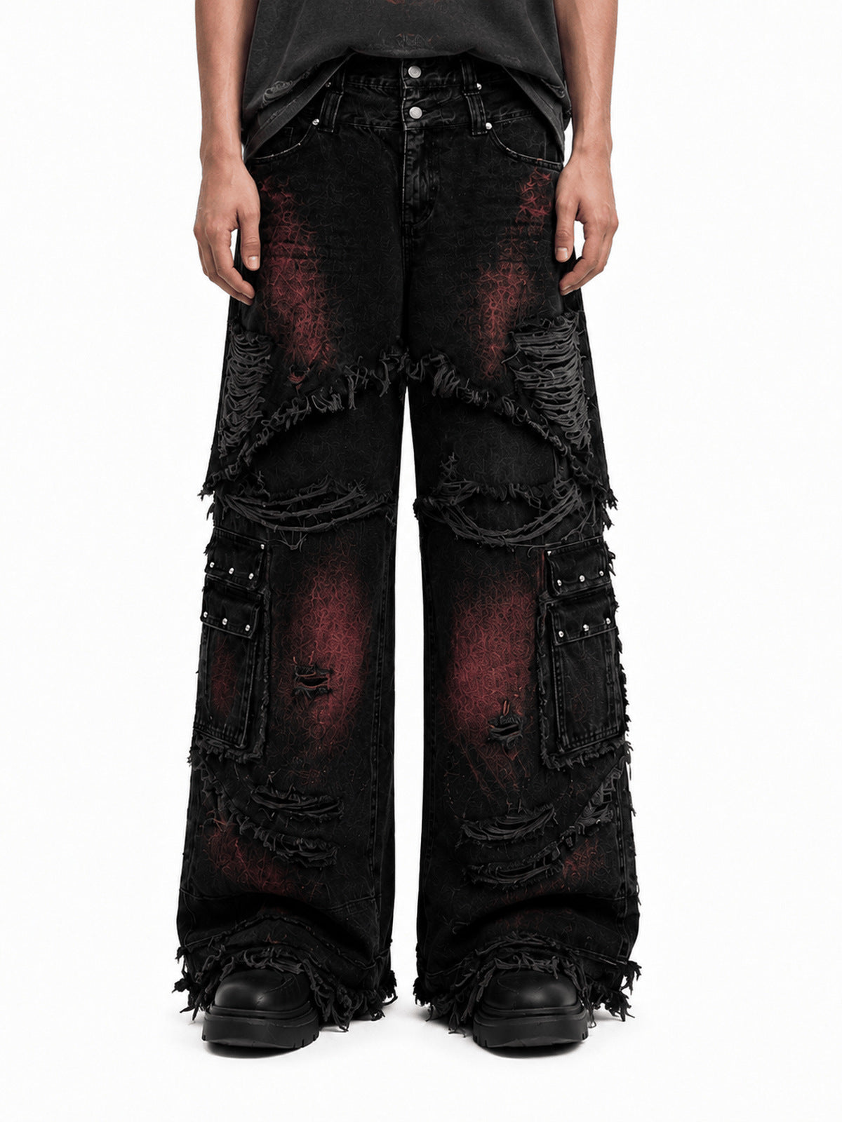 Cargo Jeans mit rotem Fade – am Model, Vorderansicht nah | XoKool