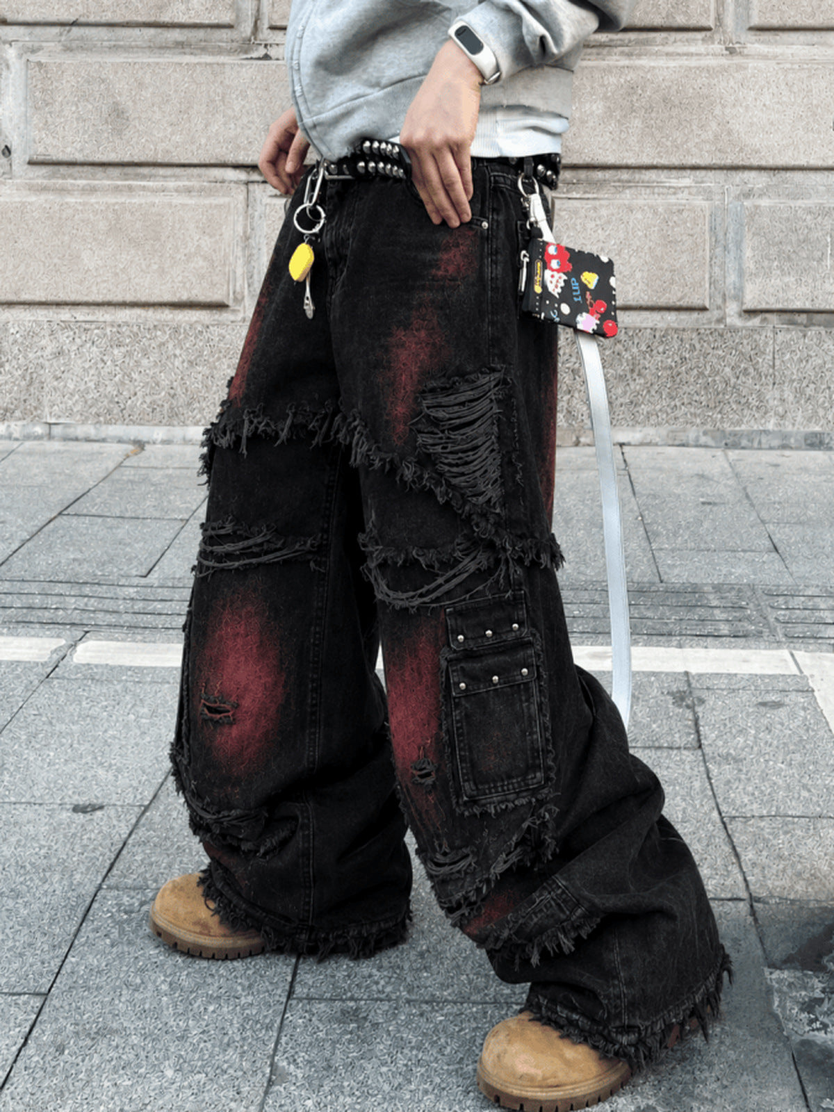 Cargo Jeans mit rotem Fade – Street-Nahaufnahme, Beine | XoKool