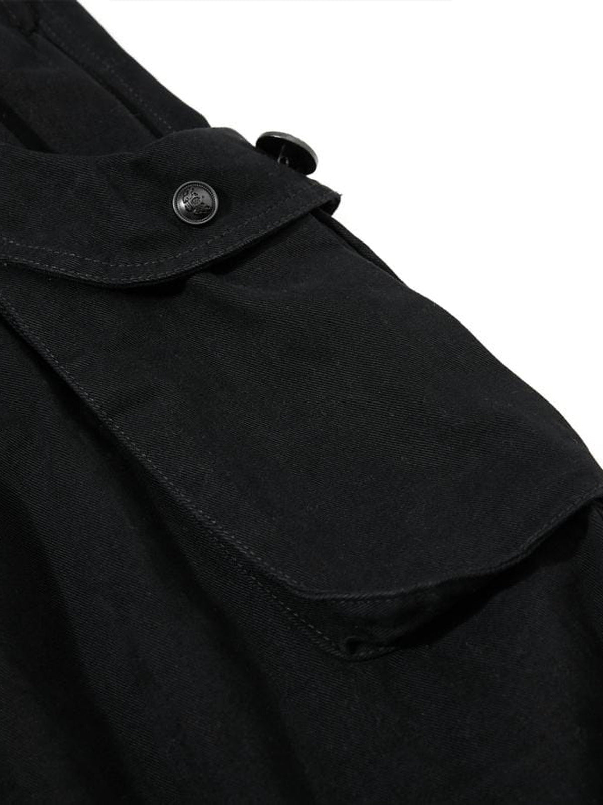Pantalones cargo negros – detalle de la solapa cargo | XoKool