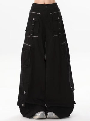 Pantalones cargo con cremalleras – en modelo, vista frontal cercana | XoKool