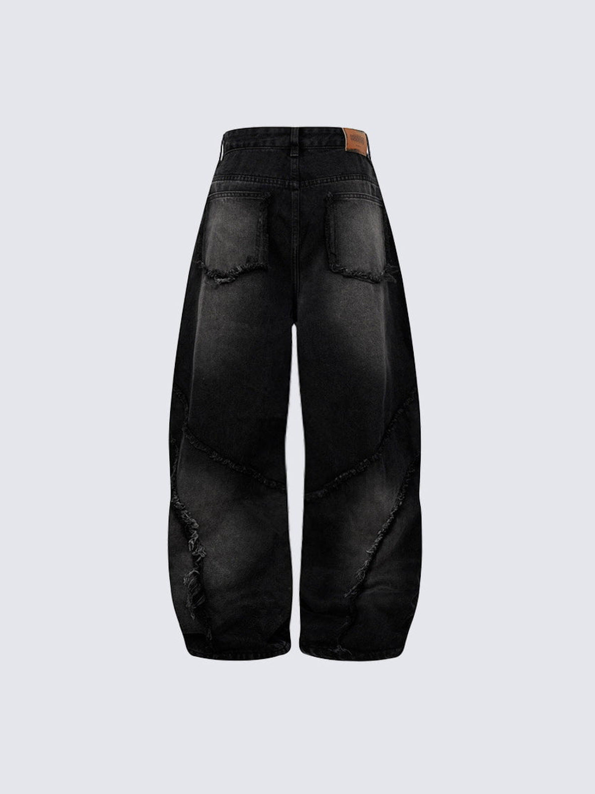 Schwarze Barrel Jeans mit ausgefransten Spiralnähten – Rückseite flach (dunkler) | XoKool