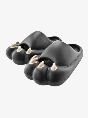Schwarze Bear Claw Slides mit Pfotenspitze – schwarzes Paar, schräg | XoKool