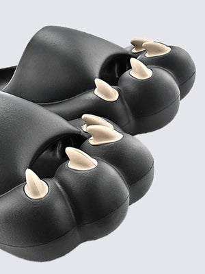 Schwarze Bear Claw Slides mit Pfotenspitze – Krallenspitze Nahaufnahme | XoKool