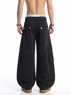 Cargo pants – Black, on model back | XoKool