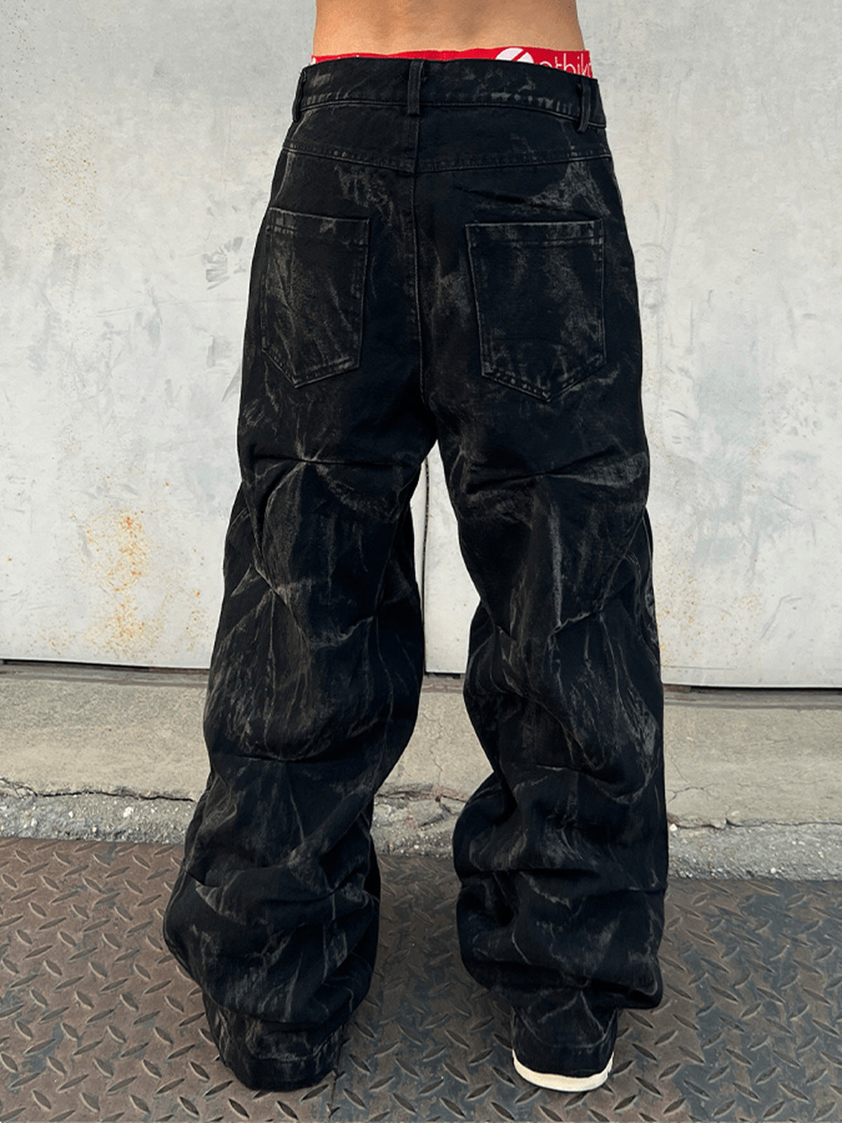 Crinkle Baggy Jeans – on model, back | XoKool
