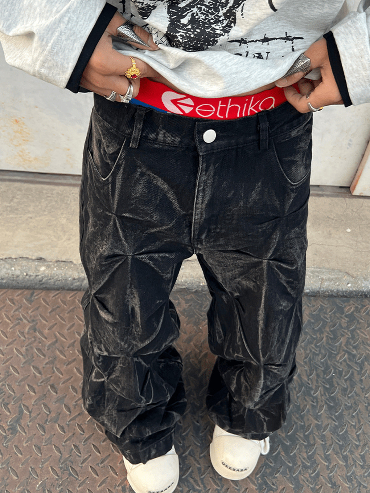 Crinkle Baggy Jeans – on model, front close | XoKool