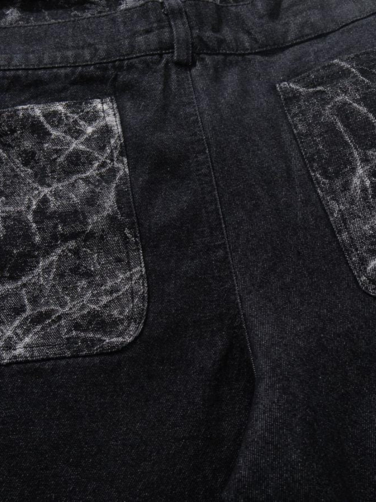 Marmor-Print Jeans – Nahaufnahme Print auf der Gesäßtasche | XoKool