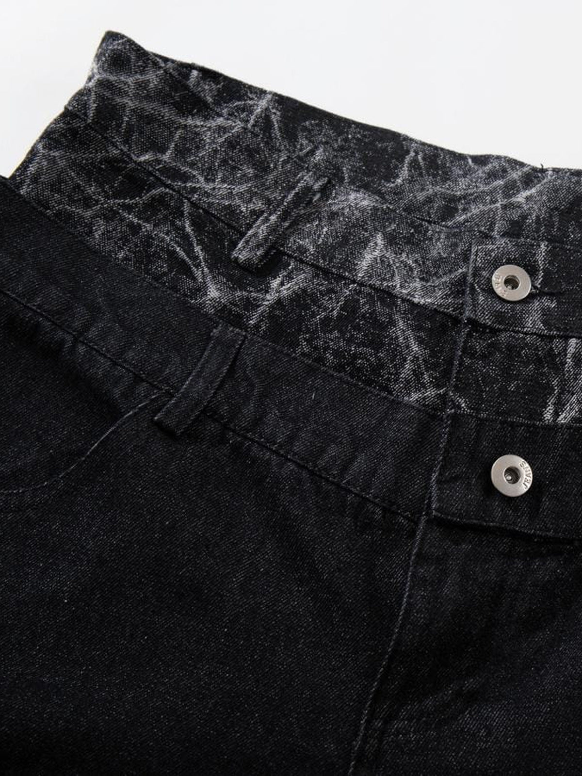 Marmor-Print Jeans – Nahaufnahme doppelter Bund | XoKool