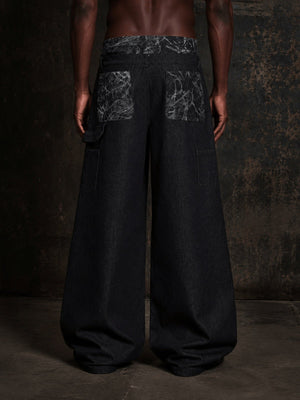 Marmor-Print Jeans – am Model, hinten | XoKool