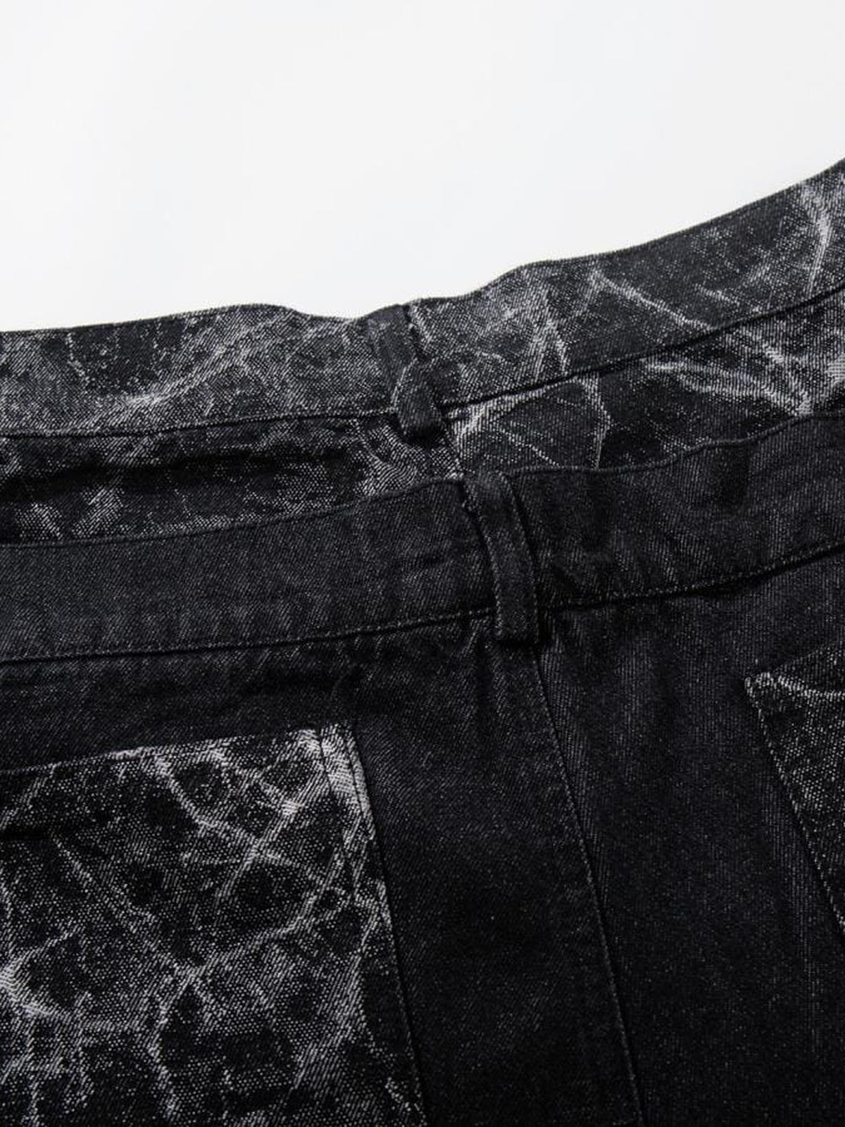 Marmor-Print Jeans – Nahaufnahme Bund und Print | XoKool