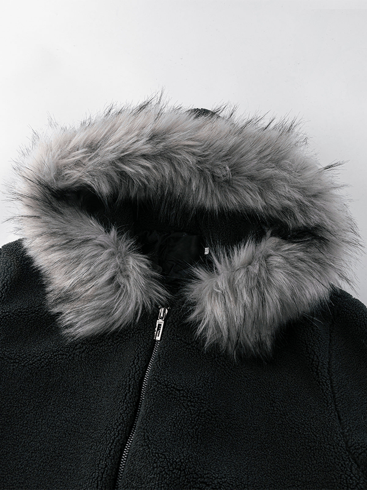 Fleece hooded jacket – fur hood trim close-up | XoKool