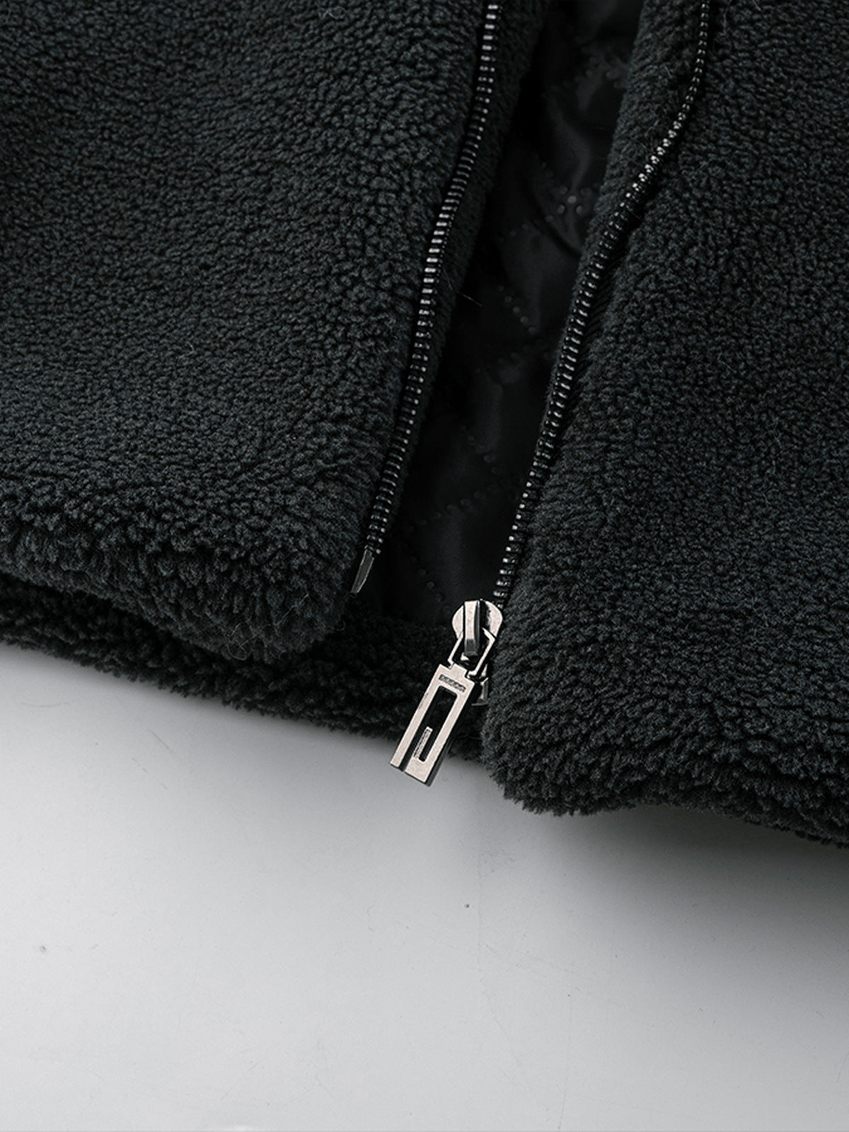 Fleece hooded jacket – zip and quilted lining close-up | XoKool