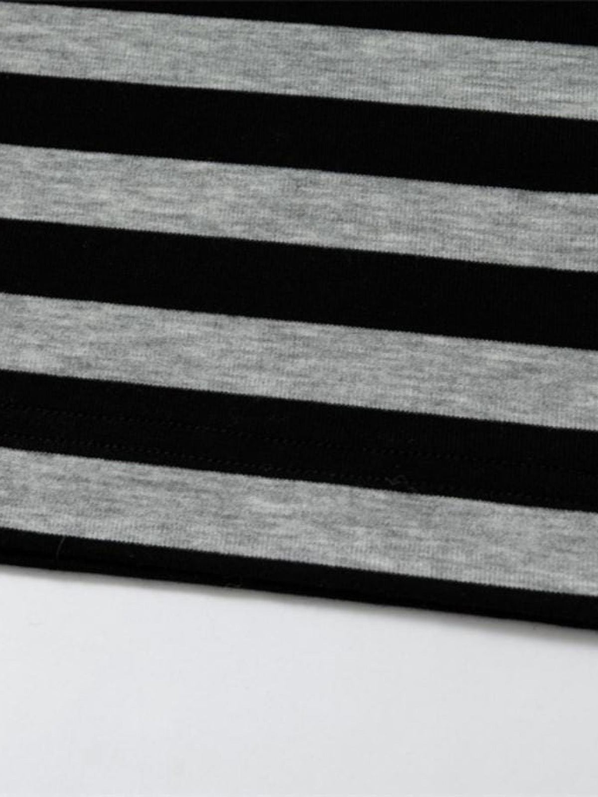Gestreiftes Grunge Poloshirt – Streifenstoff Nahaufnahme | XoKool