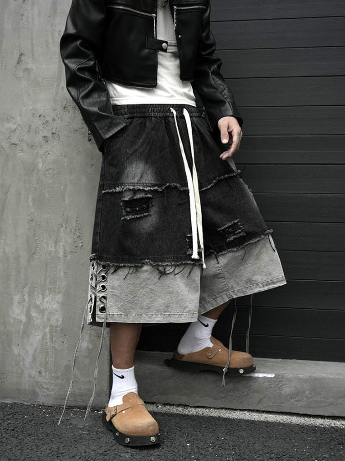 Zweifarbige lange Jorts – am Model, Seitenansicht | XoKool