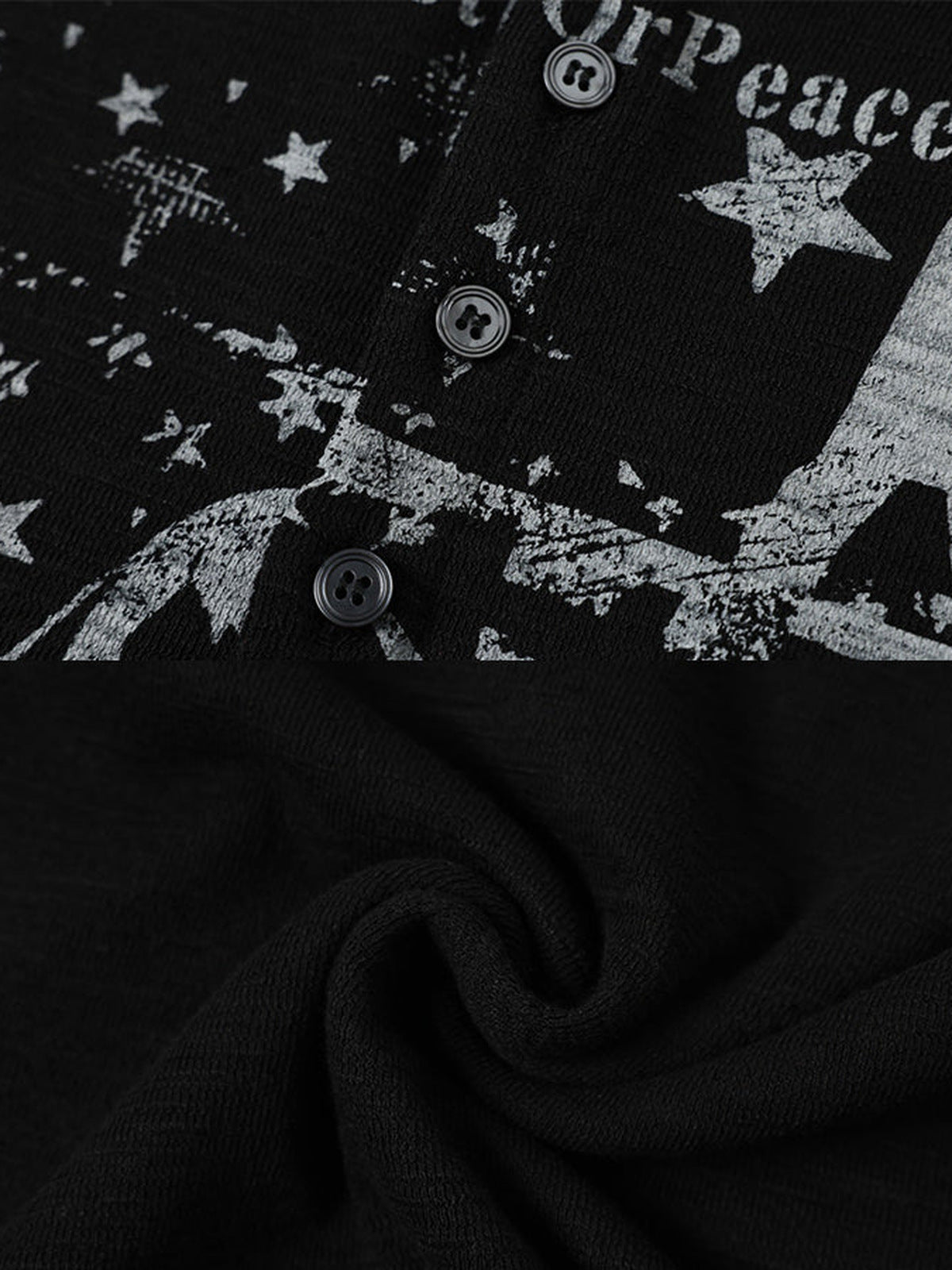 USA flag henley – buttons and print close-up / fabric | XoKool