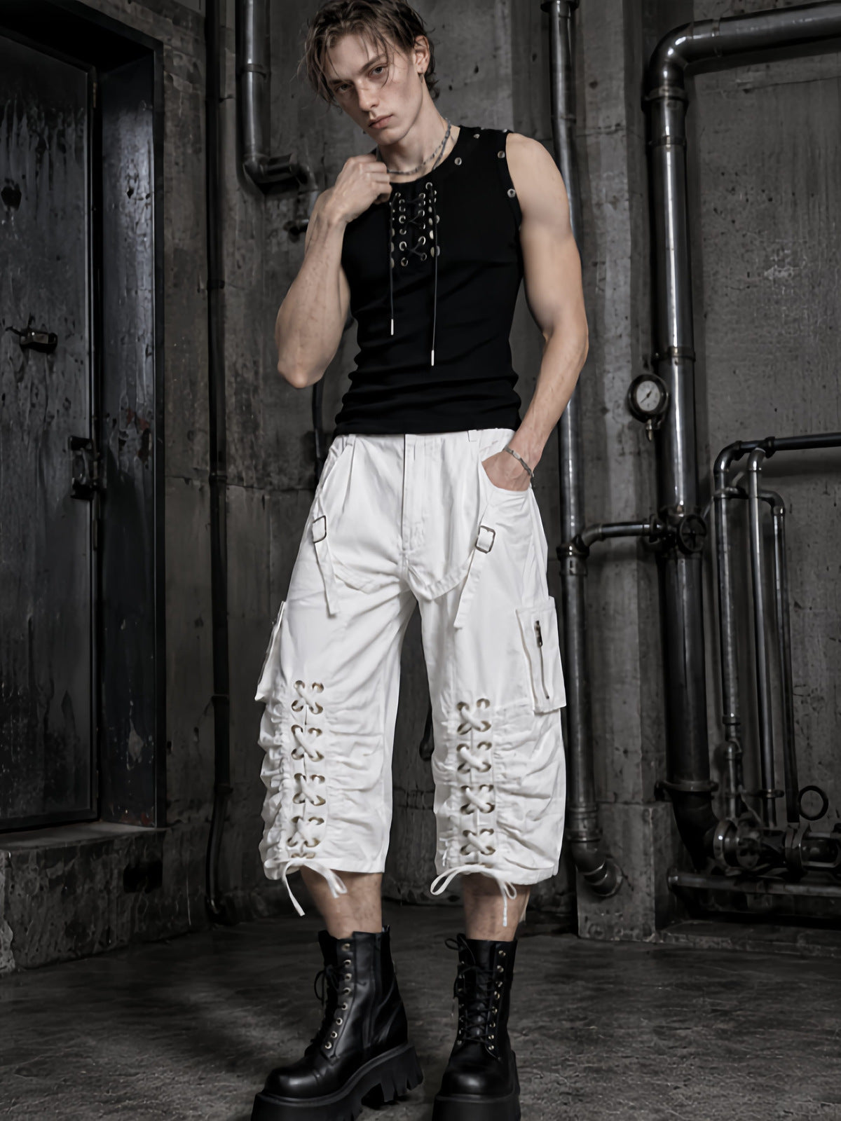 Cargo-Shorts zum Schnüren – weiße Version, am Model von vorn, Nahaufnahme | XoKool