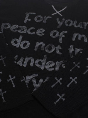 Longsleeve mit Spruch – Schriftzug und Kreuze Nahaufnahme | XoKool