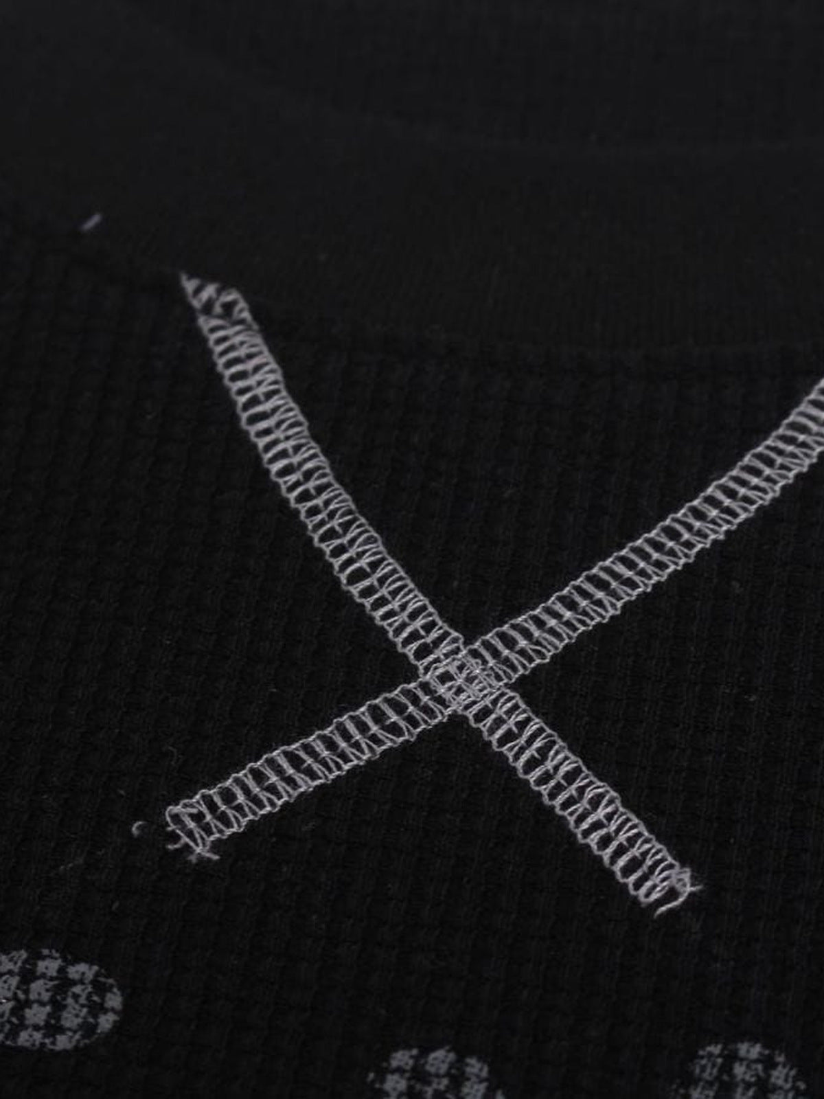 Longsleeve mit Spruch – X-Naht am Ausschnitt Nahaufnahme | XoKool