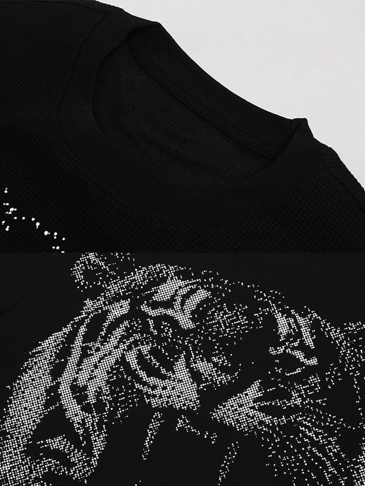 T-Shirt mit Strass-Tiger – Ausschnitt und Strass-Tiger Nahaufnahme | XoKool