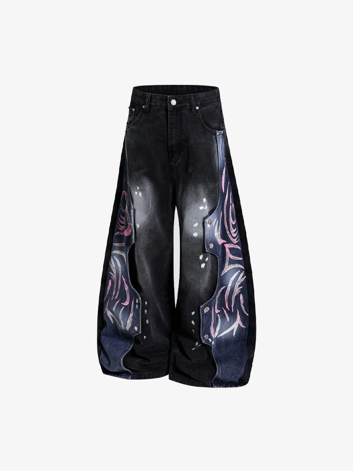 Schwarze bemalte Jeans mit blauen Colorblock-Einsätzen – Vorderansicht flach, schräg | XoKool