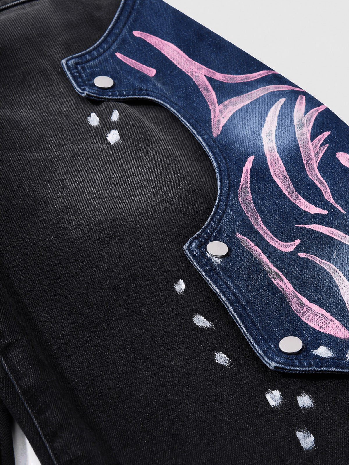 Bemalte Colorblock Jeans – bemalter Einsatz im Detail | XoKool