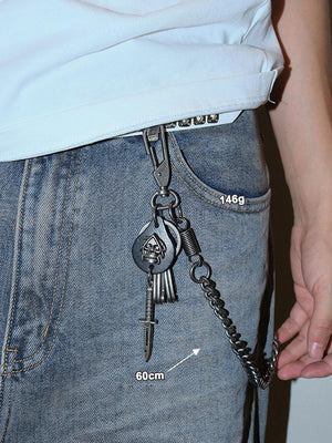 Cadena para pantalón con charms – sobre jeans, placa de calavera con charm de daga (60 cm) | XoKool