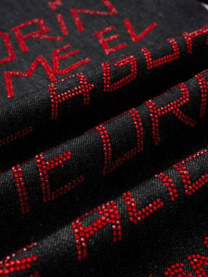 Schwarze Strass-Jeans – Strass-Schriftzug im Detail | XoKool