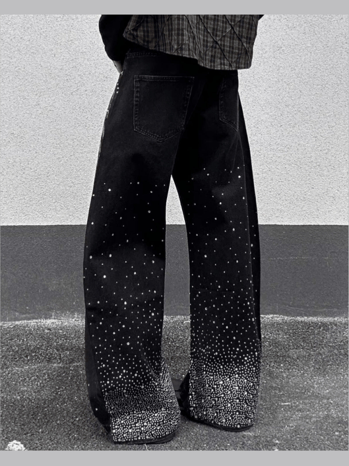 Schwarze Wide Leg Jeans mit Strass – am Model, hinten | XoKool