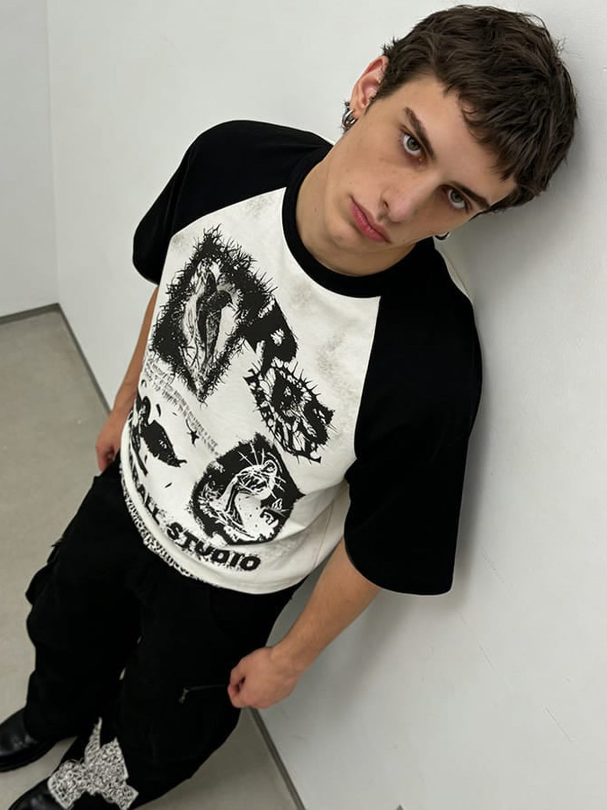 Raglan Graphic T-Shirt – am Model, Nahaufnahme | XoKool