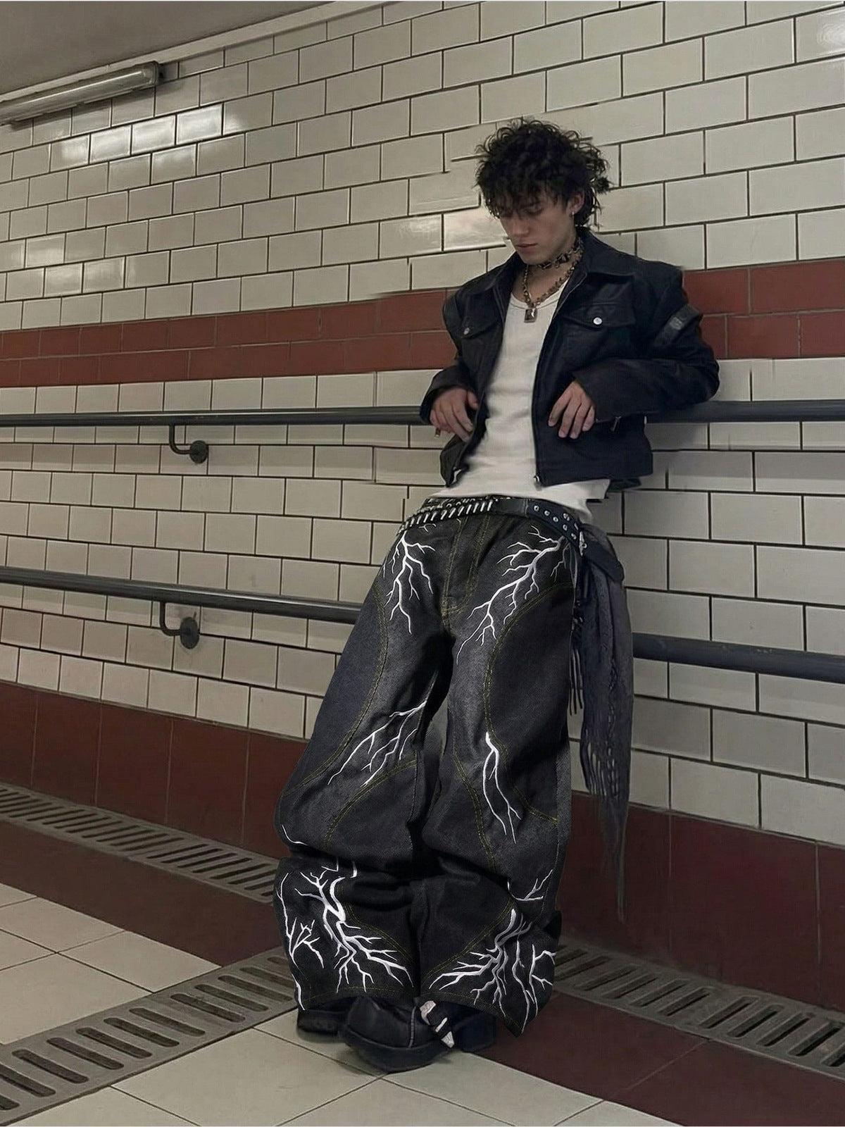 Blitz Jeans – Streetfoto, sitzend | XoKool