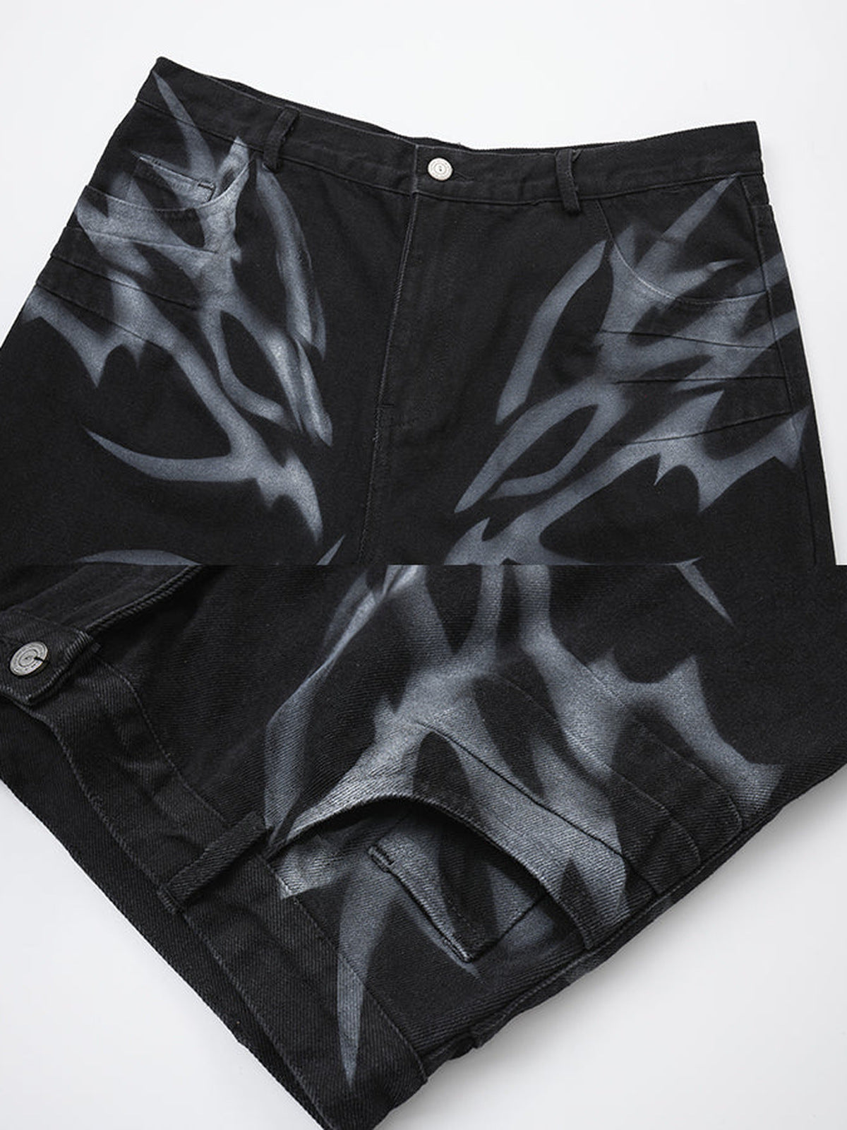 Schwarze Baggy Jeans mit Tribal-Print – Detail-Collage: Print vorne, Tasche | XoKool