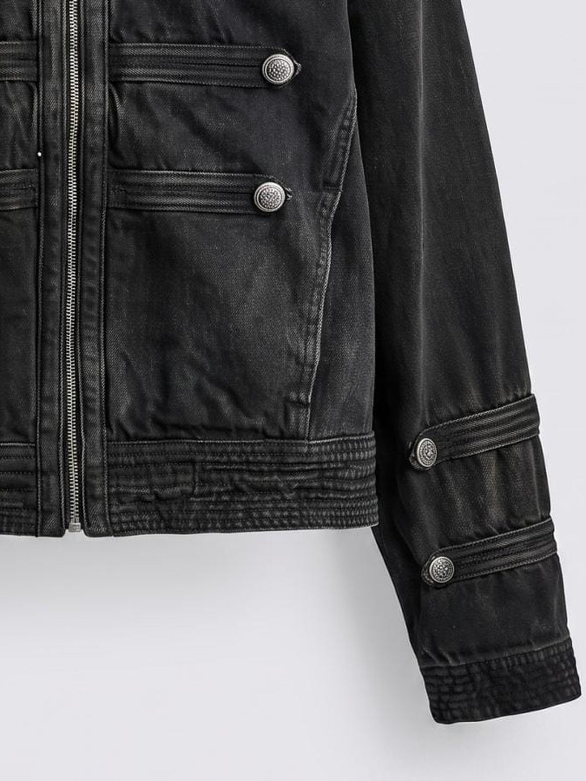 Military Band Jacke – Saum und Manschettenknöpfe im Detail | XoKool