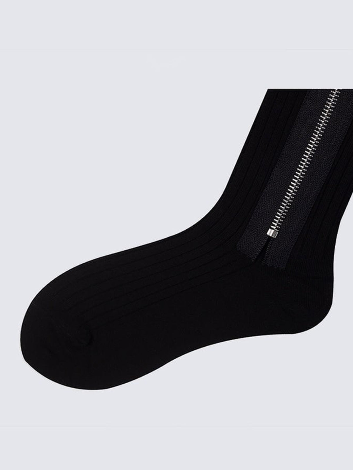 Calcetines negros con cremallera y tirador de daga – detalle lateral, cremallera | XoKool