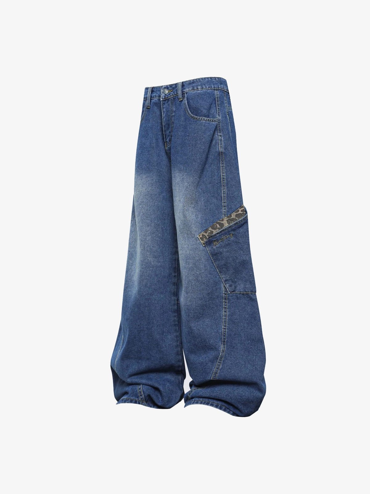 Blaue Baggy Cargo Jeans mit Leopardenmuster-Besatz – Seitenansicht, flach | XoKool