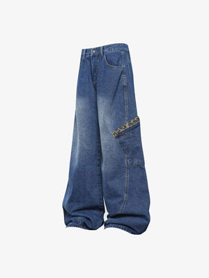 Blaue Baggy Cargo Jeans mit Leopardenmuster-Besatz – Seitenansicht, flach | XoKool