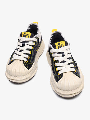 Black and Yellow Sneakers with Chunky Toe Cap – front view | XoKool