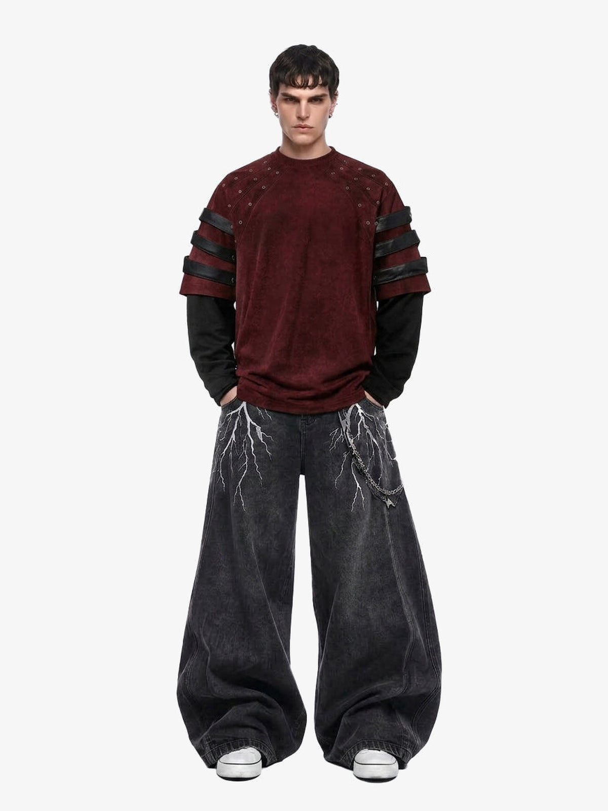 Burgundy Layered Longsleeve mit Kunstleder-Riemen – am Model, Vorderansicht | XoKool