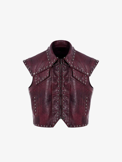 Chaleco corto burdeos con tachuelas y cuello