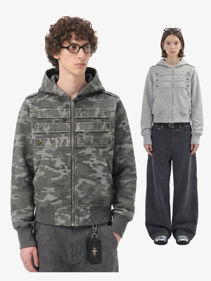 Cropped Camo Zip Hoodie mit Stern-Nieten – an Models, Camo und Grau, Vorderansicht | XoKool