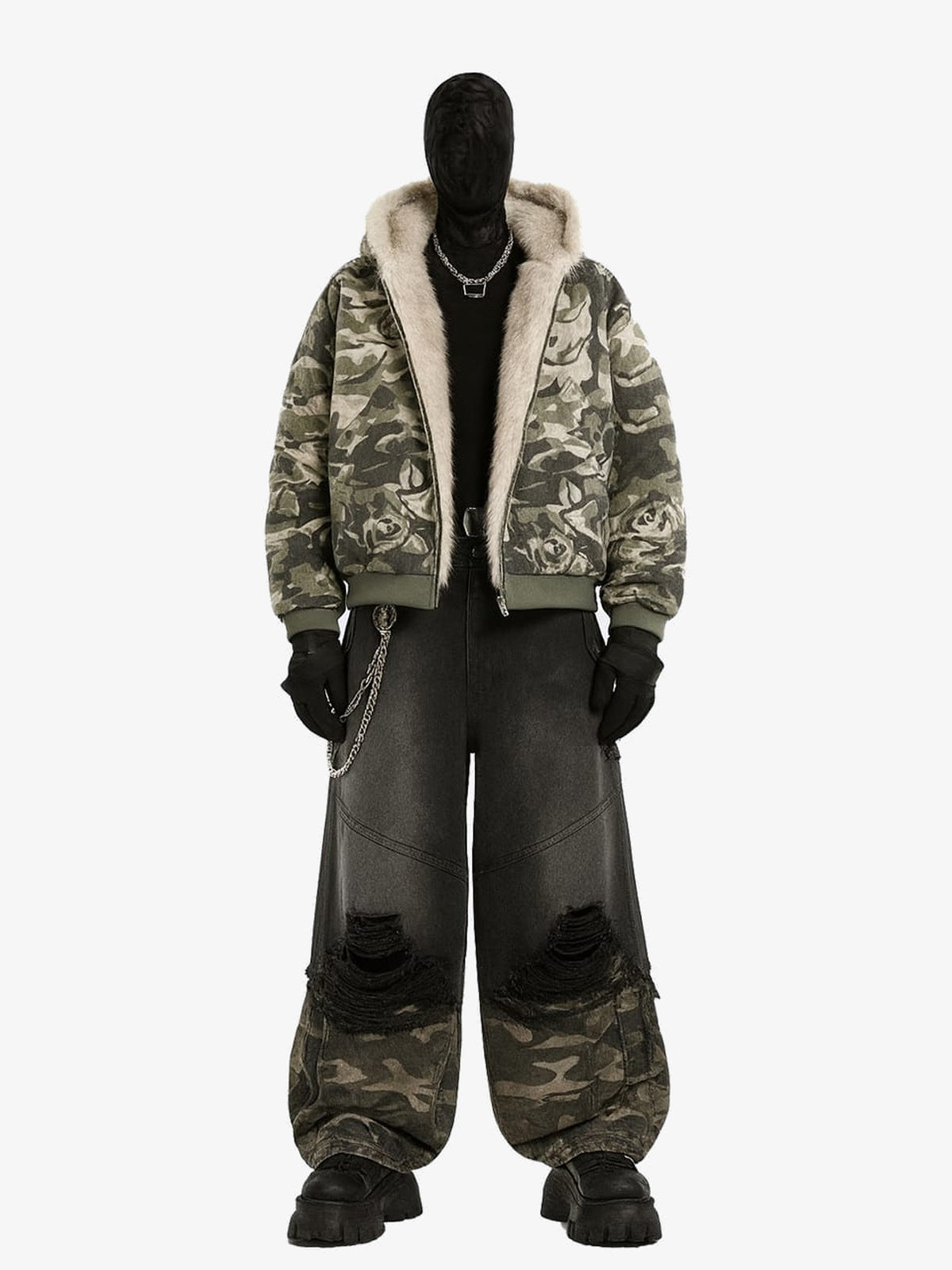Conjunto de chaqueta de camuflaje con capucha de piel y jeans baggy negros – conjunto completo en maniquí, frente | XoKool
