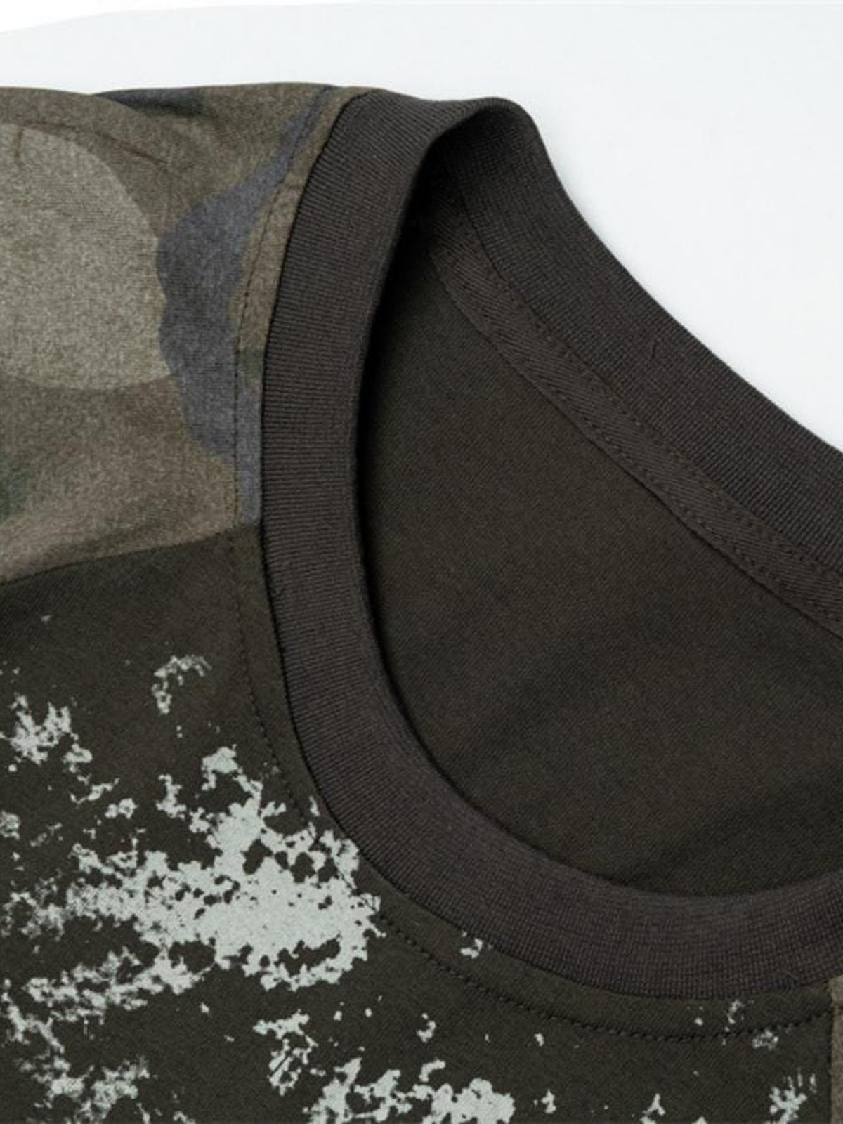Camo sleeve raglan tee – Neckline detail | XoKool