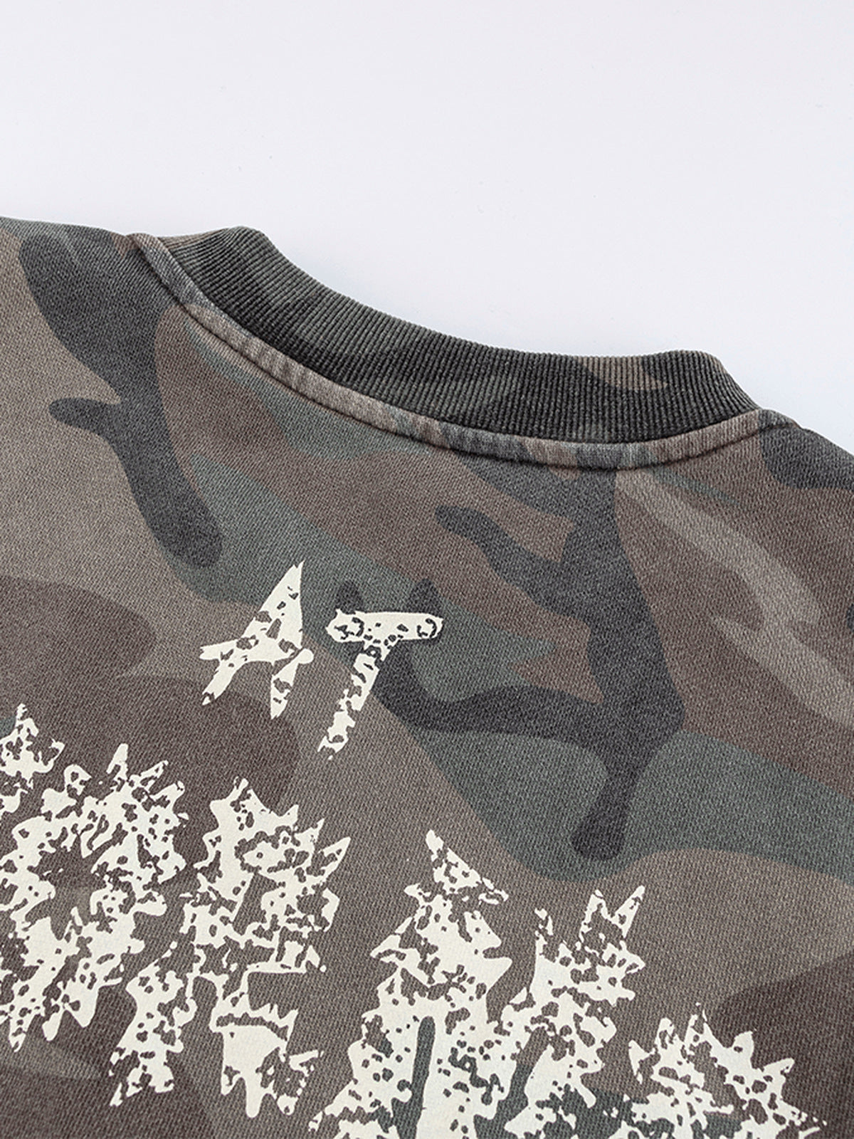 Ärmelloses Camo Shirt – Rückenprint im Detail, oben | XoKool