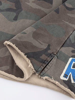 Ärmelloses Camo Shirt – offener Saum und Print im Detail | XoKool