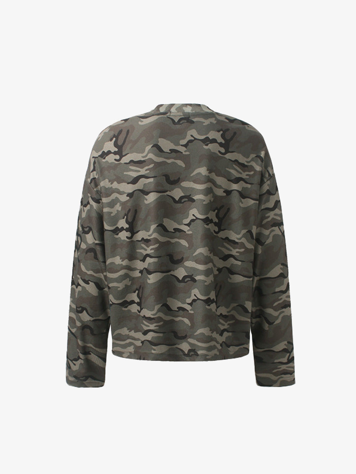 Camiseta de manga larga de punto waffle camuflaje con tachuelas – trasera en plano | XoKool