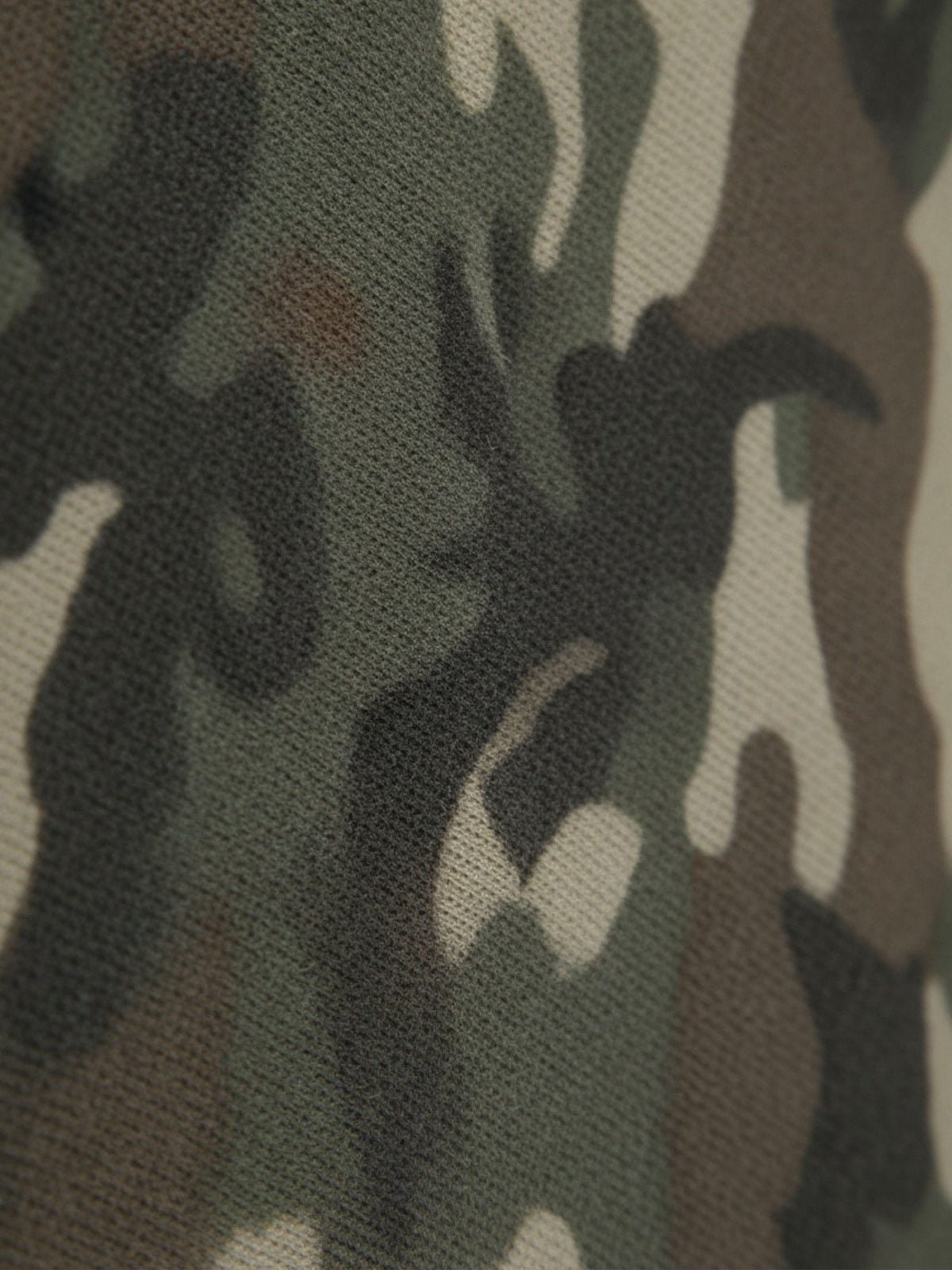 Hoodie de camuflaje con capucha de piel – detalle de la tela de camuflaje | XoKool