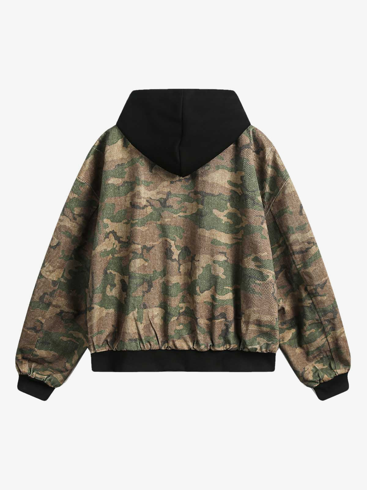Chaqueta bomber militar de camuflaje con efecto lavado y capucha – vista trasera en plano | XoKool