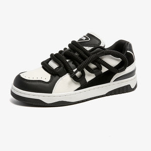 Zapatillas skate de caña baja con cordones de cuerda gruesos – versión negro y blanco, vista lateral | XoKool